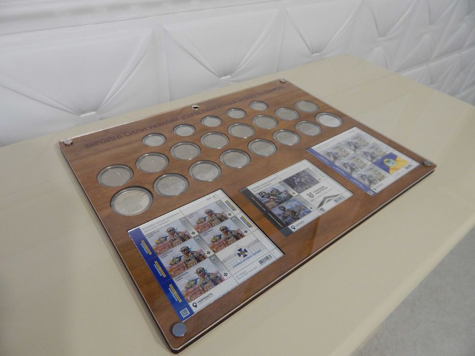 Планшетка памятних монет та марок серії "Збройні сили України"