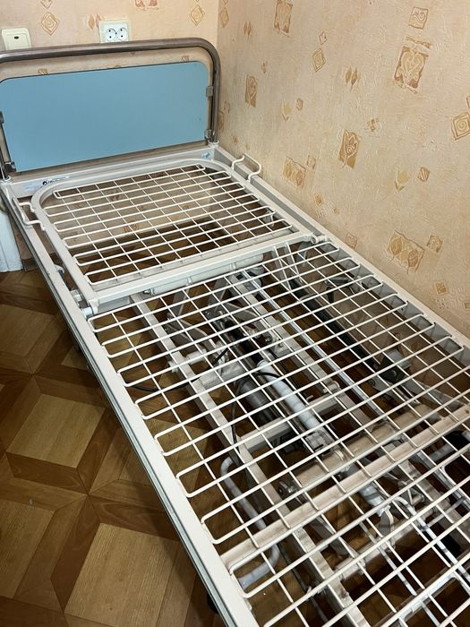 Кровать для лежачих функциональная на колёсах