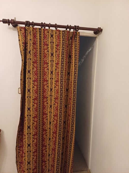 Cortinados antigos em bom estado