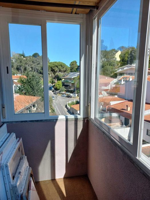 Vendo T2  perto da praia Estoril