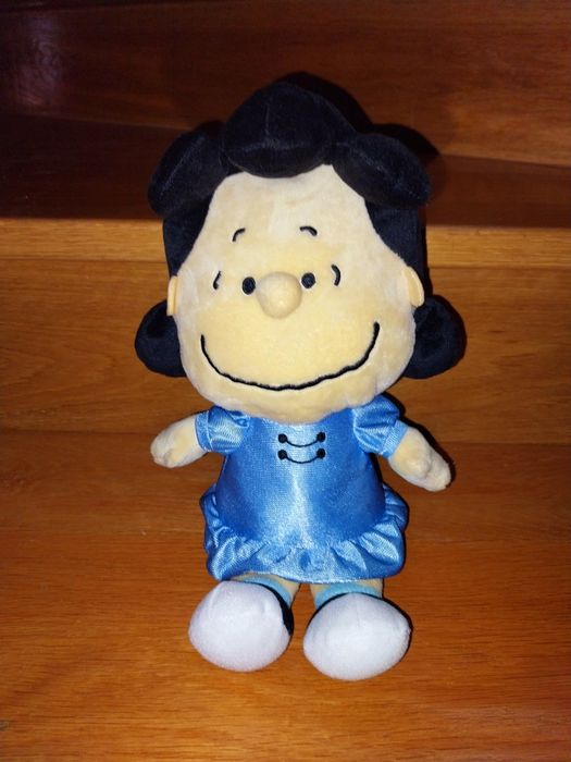 Lucy Van Pelt - Peluche Snoopy