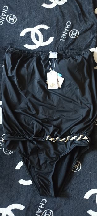 Piękny nowy strój kąpielowy