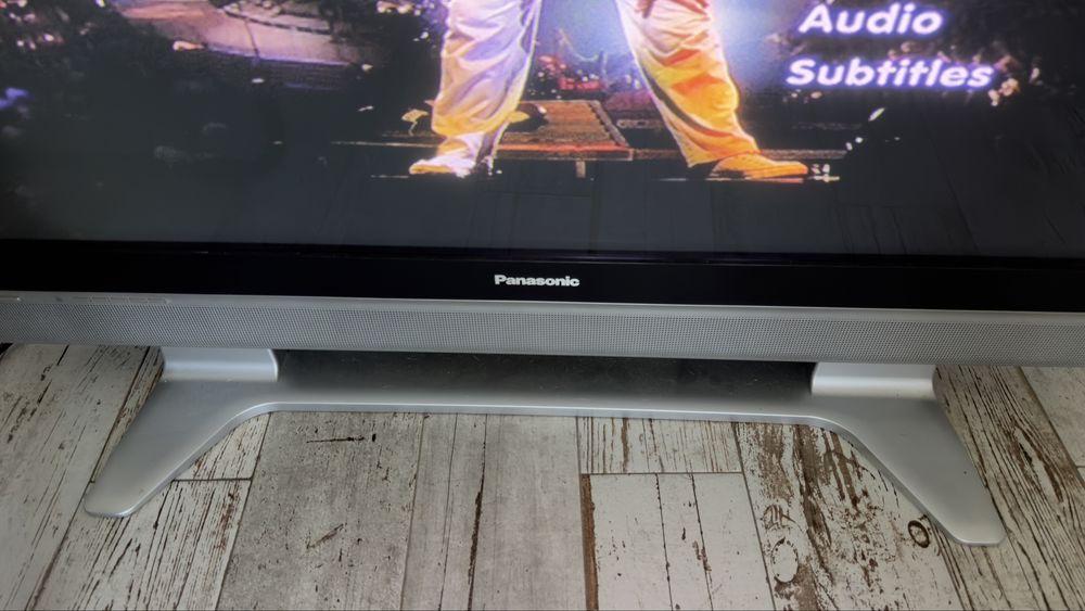 Televisão Panasonic  Viera 105 cm
