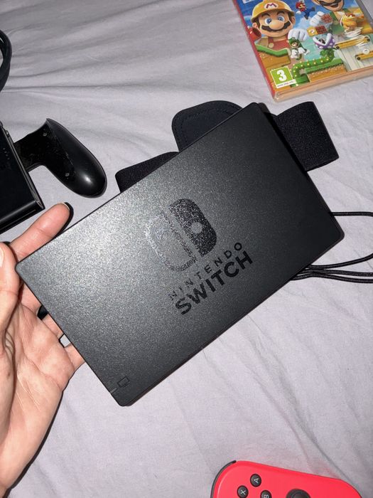 Nitendo switch ( completo vai com jogo do super mario maker 2)