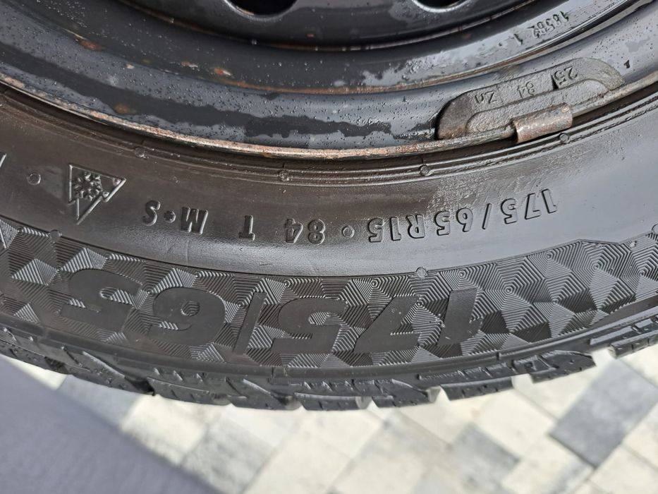 Koła opony z felgami 4 szt bardzo dobry stan 175/65 15R zimowe