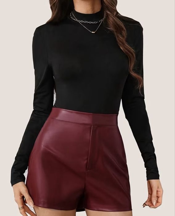 Жіночі шорти з високою талією з еко шкіри