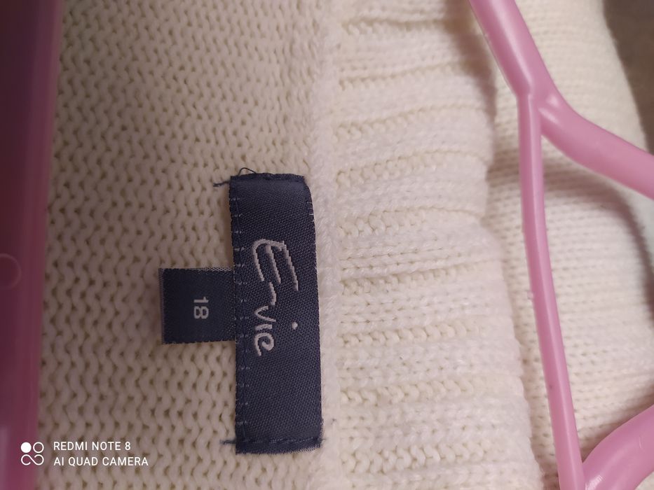 Biały ,długi sweter. Rozmiar 18