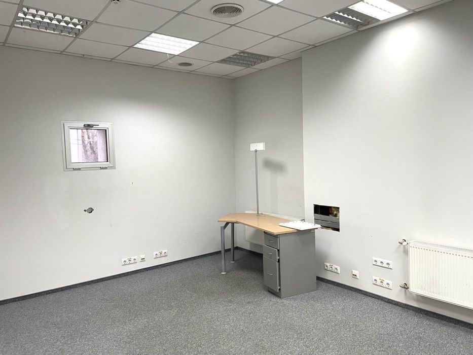 Сдам фасадное помещение 230м в Центре возле метро Научная