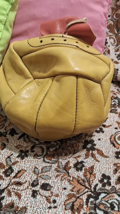 М'яч футбольний,волейбольний,шкіряний,новий