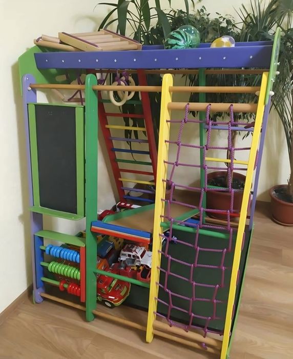 Дитяча розвиваюча стінка