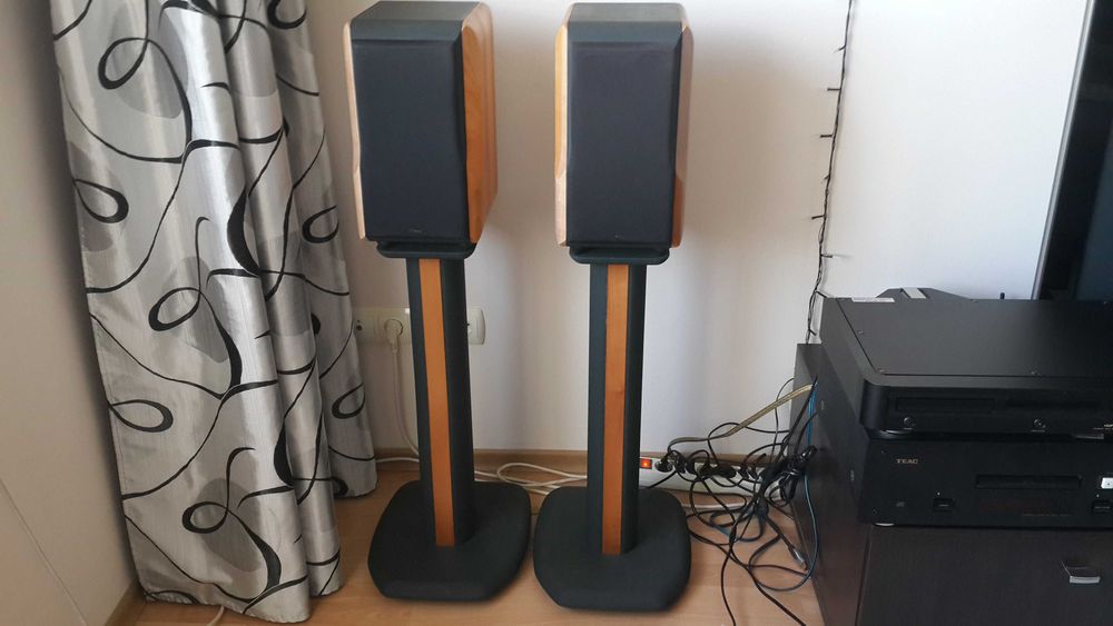 Колонки Chario Constellation Lynx + стійки  , дизайн Sonus Faber