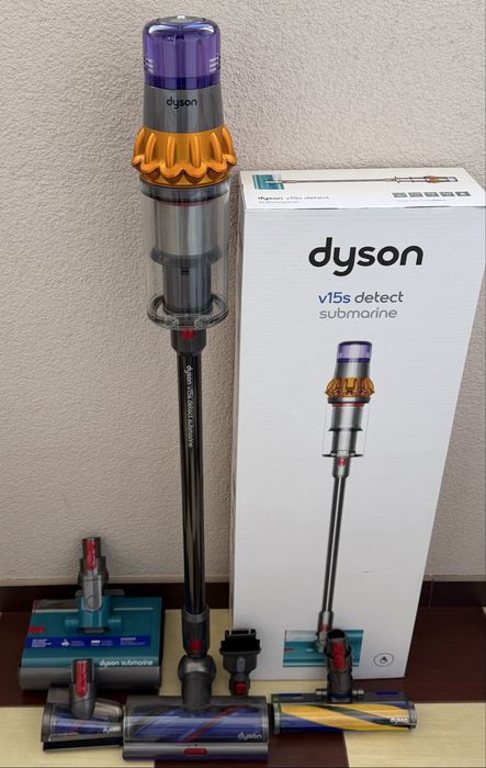 Dyson V15 Detect submarine