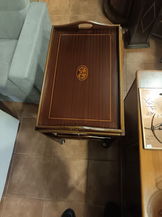 Mesa apoio dobrável com tabuleiros