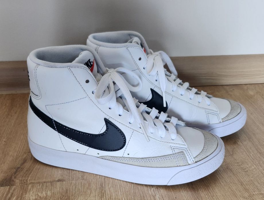 NIKE Blazer MID 77