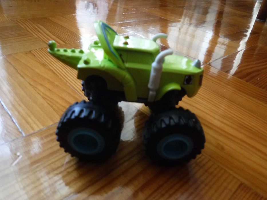 Miniaturas de automóveis e outros - cada 5 euros