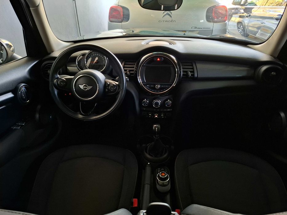 MINI 5 Portas Cooper D Apenas 121 Mil kms de 2017