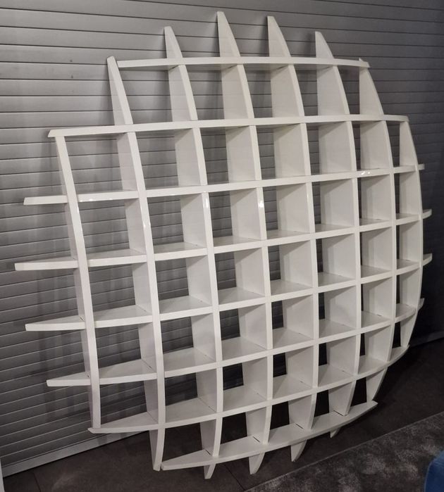 Móvel branco de madeira maciça lacado (150×160 cm)