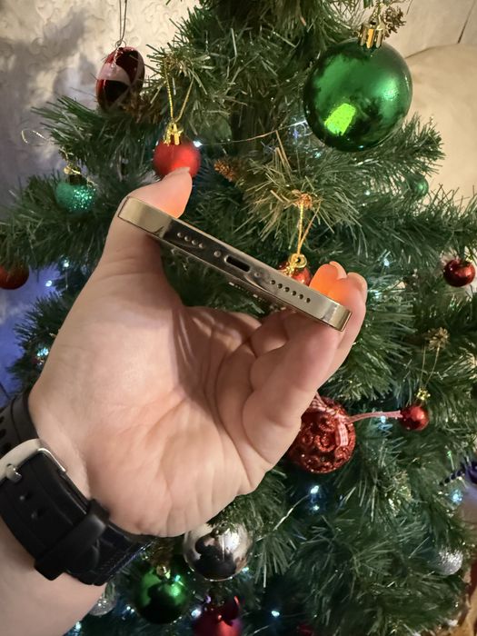 Продам айфон 12 про макс