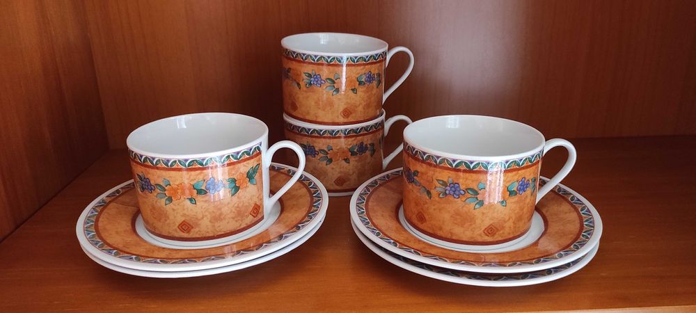 Teacups with Saucers484953839328962560