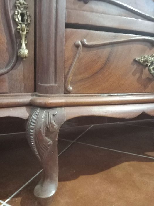 Cristaleira Queen Anne de 2 portas com 2 prateleiras