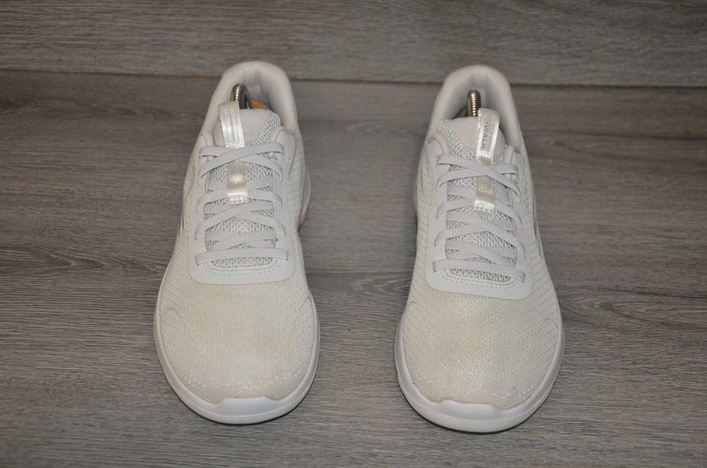 Продам кросівки Фірма Skechers.