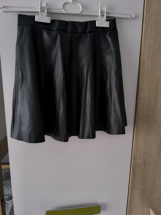 Spódnica czarna galowa ekoskóra H&M 140