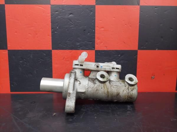 Bomba central dos travões NISSAN Cabstar Chassis (F24M, F24W)