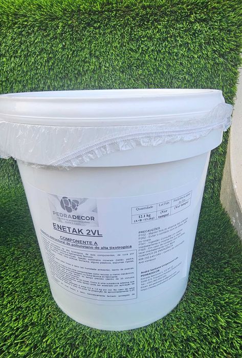 Cola, tela união, grampos, areia para relvados sintéticos