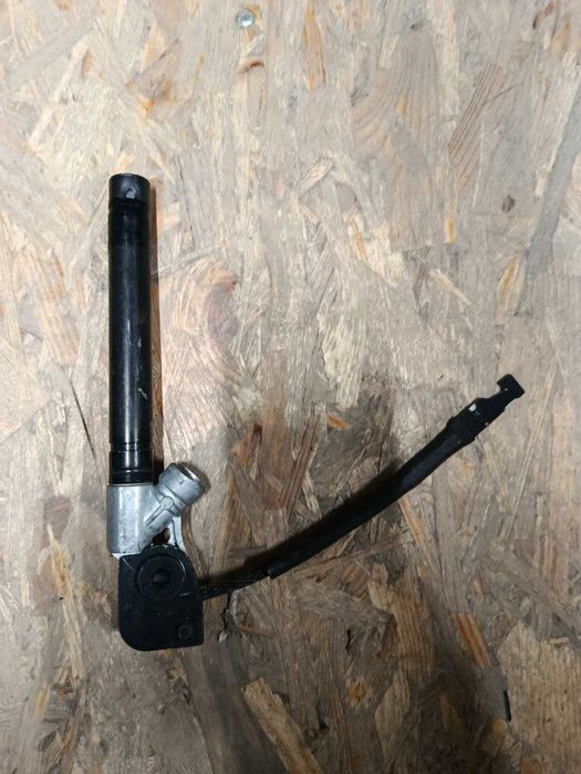 Дотяжка ременя безпеки водія Tesla MY / M3