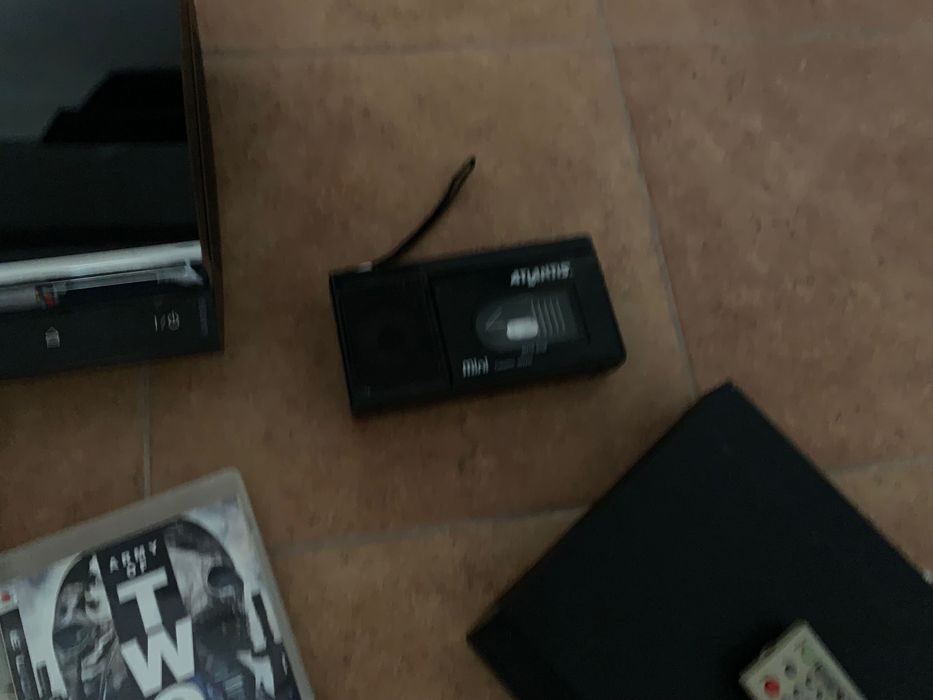 Coleção de cds e vhs , aquecedor. Coluna vertical