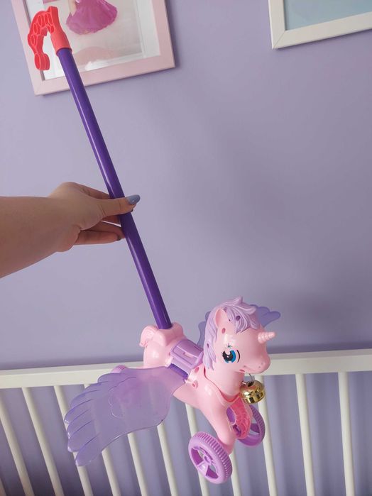 Pchacz piekna zabawka nauka chodzenia