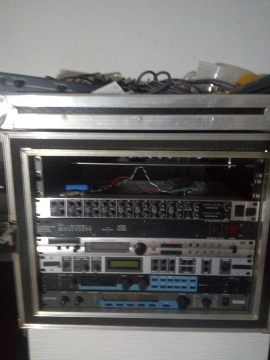 Vendo rack de 8 unidades.