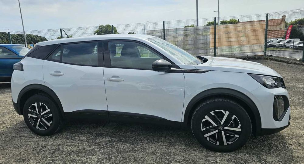 Peugeot 2008 Hybrid 2025