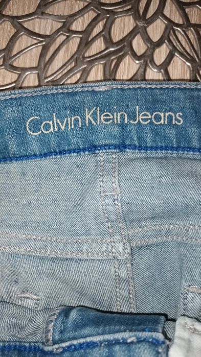Jeansy Calvin Klein.