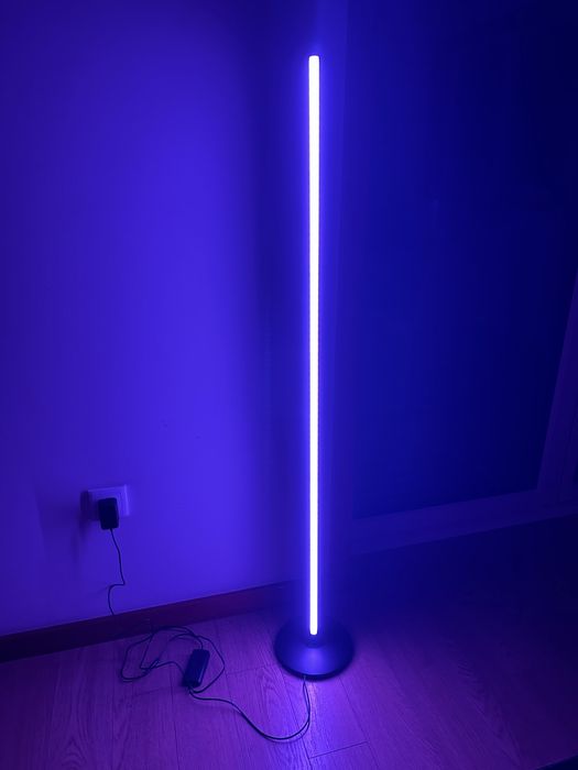 Candeeiro de pé Govee RGBICW com caixa completa