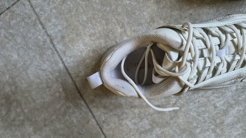 Buty białe Fila r. 38 wiązane na spacery, sportowe
