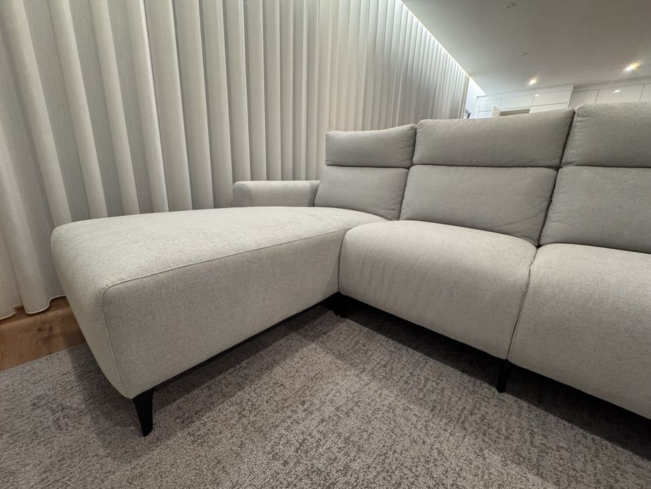 Sofa semi novo Chaise Lisbon 3 lugares + chaise (Fil)