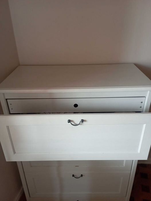 Armário branco quarto