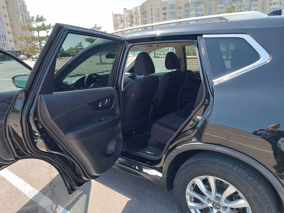 Nissan ROGUE 2017 року