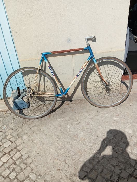 Vendo bicicleta antiga de corrida.
