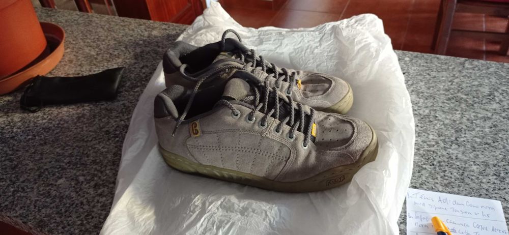 Various Shoes in Like-New Condition with Minimal Use64409565102083123