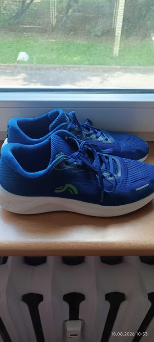 Buty i ubrania dla nastolatka lub dla mężczyzny