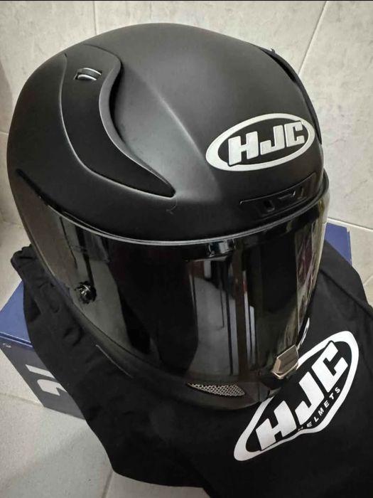 Capacete HJC -RPHA11 preto mate

Está  como novo ,na caixa com todos o