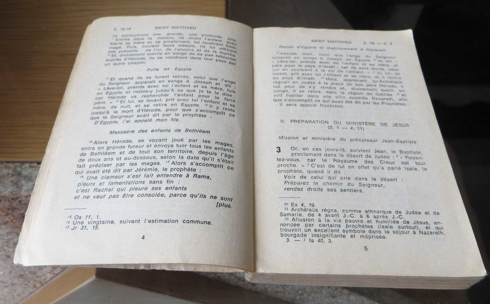 Livro Les Quatre Evangiles, c/ 342 pág. Idioma Francês Ano Edição 1966
