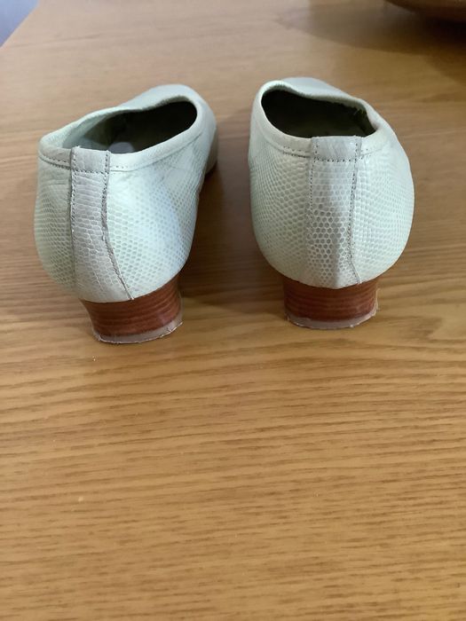 Sapatos verde água, muito elegantes, Laura Camino, tamanho 37, usados