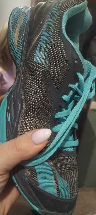 Продам красовкі жіночі в новому стані