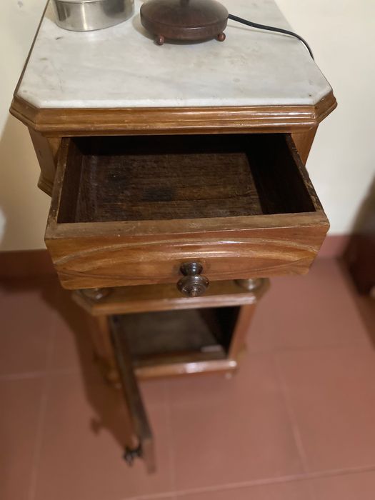 Mesa de cabeceira marmore