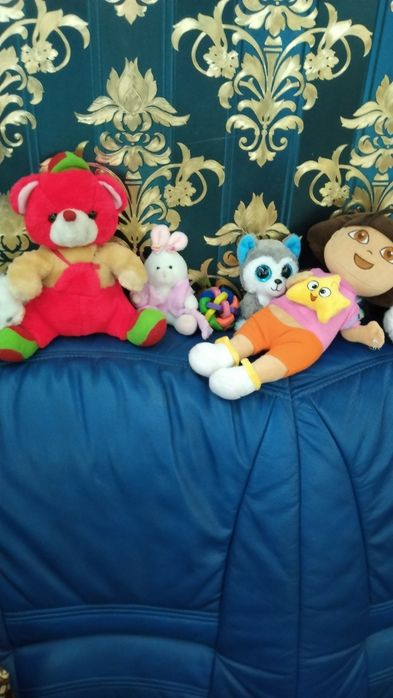Машинка на радиоуправлении и игрушки.