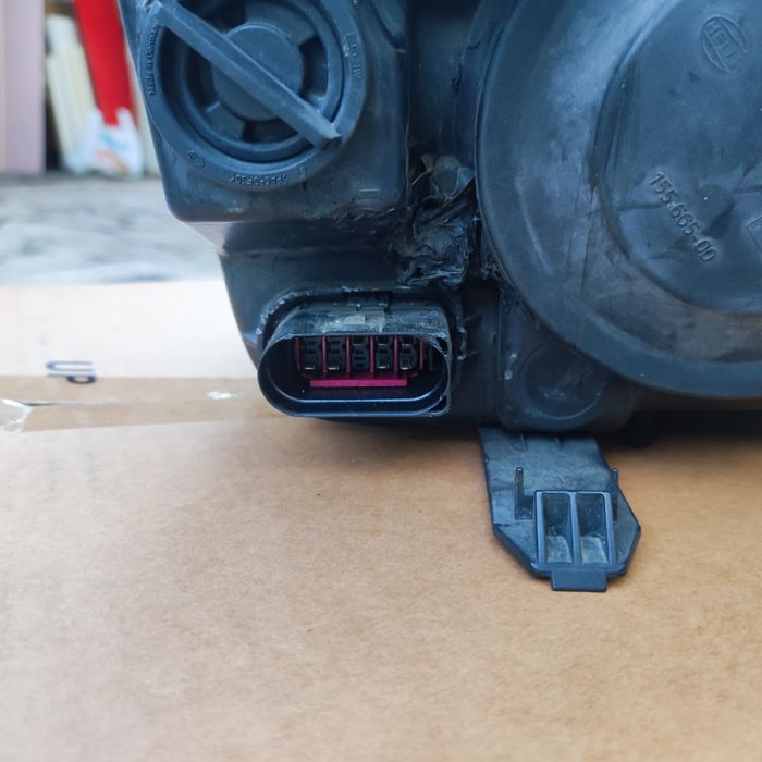 Farol dianteiro esquerdo Ford Cmax