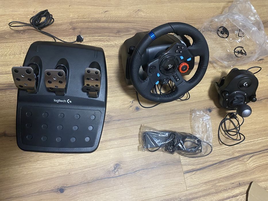 Комплект (руль, педалі, коробка передач ) Logitech G29